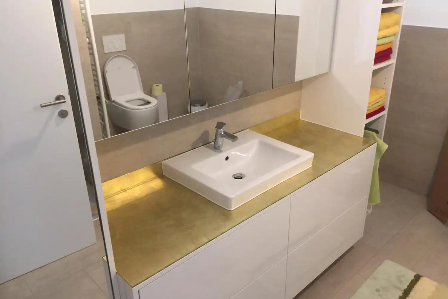 Badezimmerschrank vergoldet